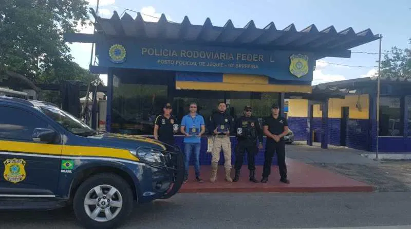 Em Jequié (BA), PRF é homenageada por instituições de proteção à criança e adolescente