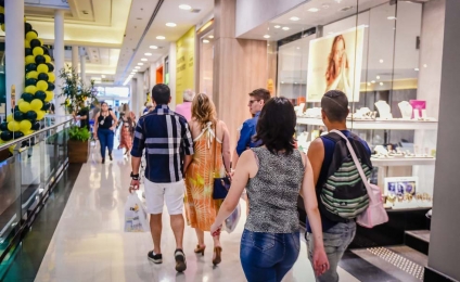 75% da população acha importante a abertura do comércio aos domingos, aponta pesquisa CNDL/SPC Brasil