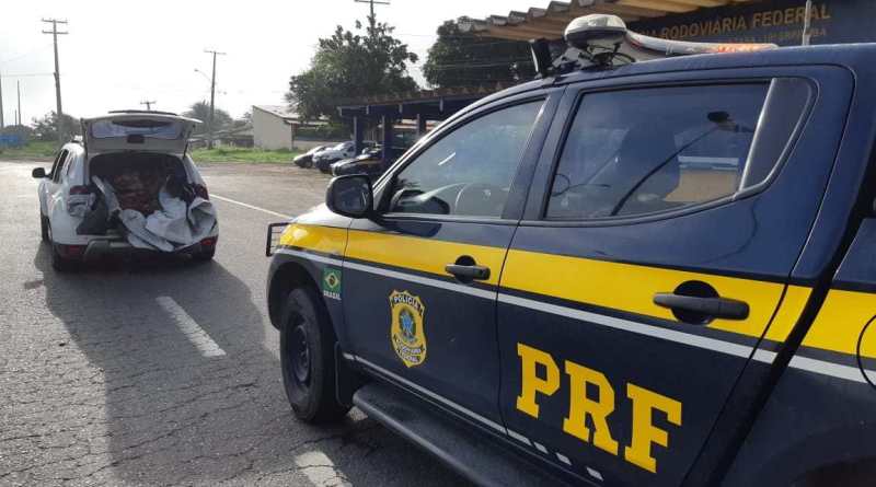 Uma tonelada de carne bovina transportada irregularmente é apreendida na BR-116 em Feira de Santana-BA