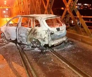 Grupo invade cidade, explode banco e incendeia carros na Bahia