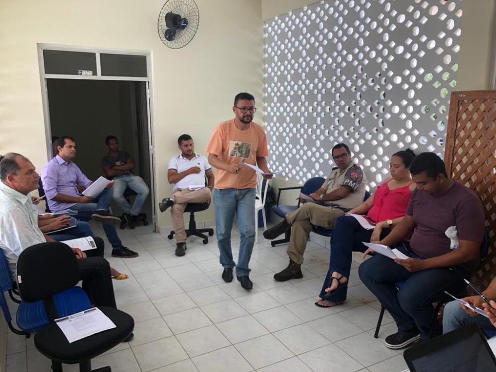 O comandante da 5°CIA da Policia Militar, em Canudos, participou na noite desta quarta-feira, 18 de março, de uma reunião com o Comitê de Mobilização Social