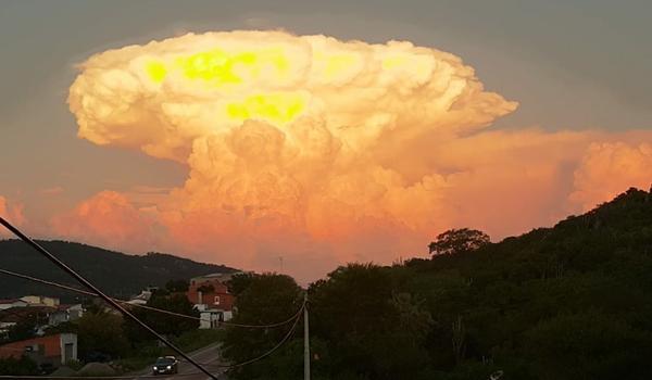 ‘Bola de fogo’ é formada em céu de Feira de Santana, moradores se surpreendem