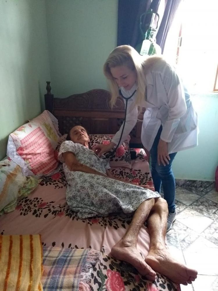 Coronavírus: médica cubana que trabalhava de garçonete em BH poderá voltar a clinicar após anúncio do governo federal