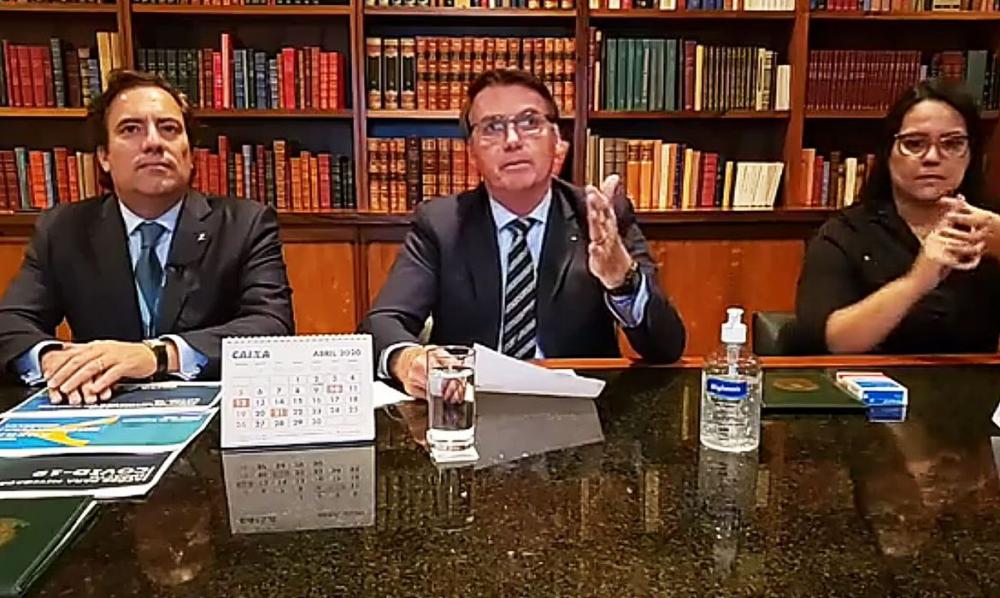 Jair Bolsonaro espera retomada de atividades no país em até quatro meses