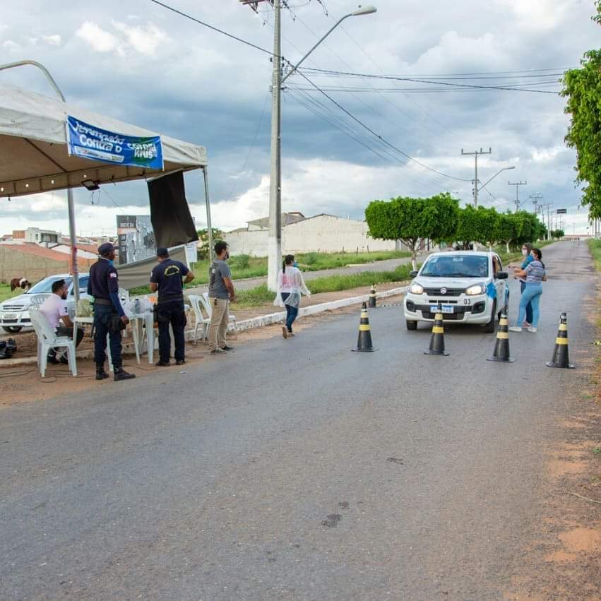 Barreiras sanitárias monitoram entrada de veículos em Jeremoabo - BA