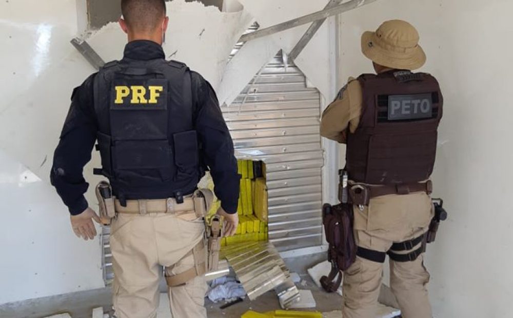 PRF com o apoio da PM encontra quase 1,5 tonelada de maconha em caminhão na Bahia