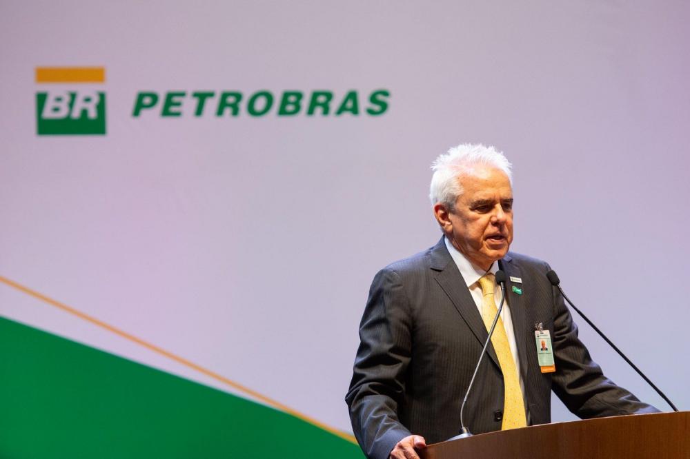 Presidente da Petrobras diz que gasolina custa R$ 0,91 na refinaria e lamenta preço dos postos