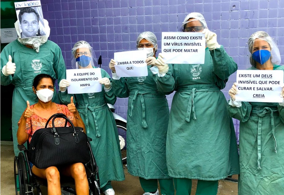 Paciente recuperada da Covid-19 tem alta de hospital em Paulo Afonso