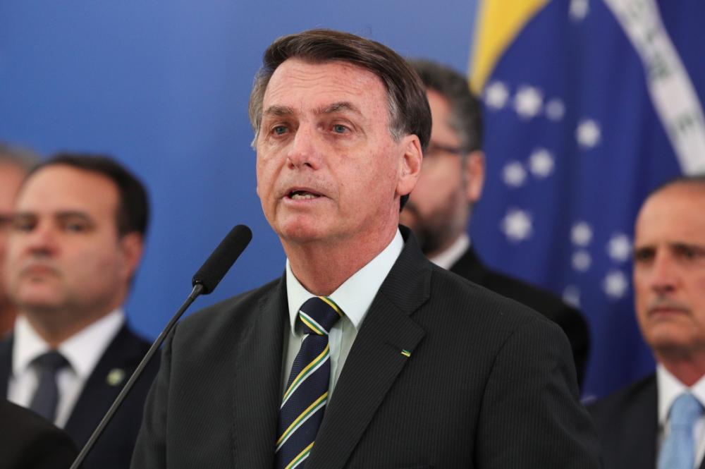 'Sou Messias, mas não faço milagre', diz Bolsonaro sobre número recorde de mortes por coronavírus no Brasil