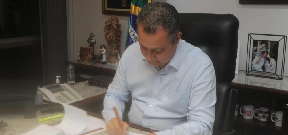 Após ser alvo de fake news, Rui encaminha à AL-BA projeto de lei que penaliza autores de notícias falsas