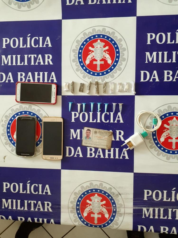 PM prende suspeito por tráfico de drogas em Sítio do Quinto - BA