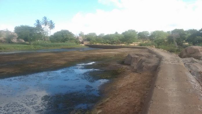 Moradores de Queimadas e Santaluz passam a receber água em regime de racionamento após barragem entrar em colapso