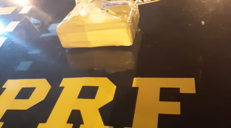 Passageiro de táxi é flagrado transportando cocaína na BR- 110; a droga seria levada para Cícero Dantas-BA