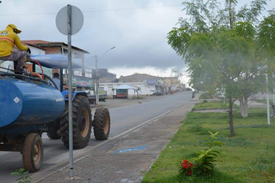 Prefeitura de Canudos reforça higienização de ruas para combater disseminação do coronavírus