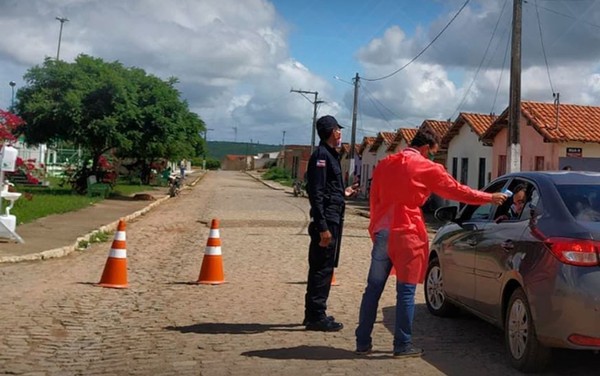 Quase um ano após rompimento de barragem na Bahia, moradores de Coronel João Sá ainda vivem em casas interditadas
