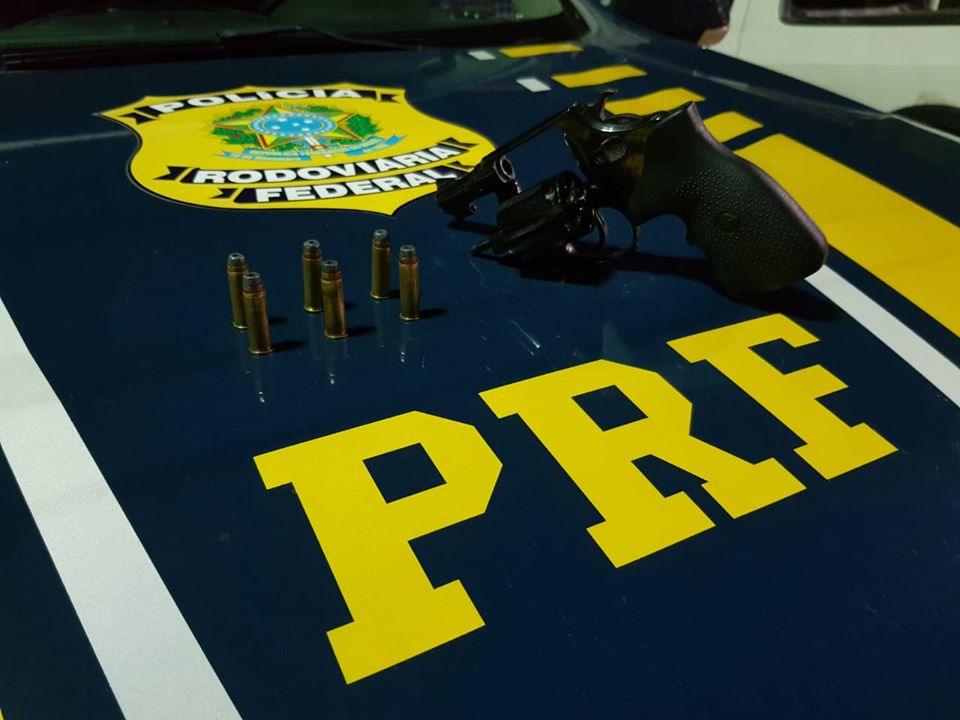 Homem é preso por porte ilegal arma de fogo na BR-116, no município de Canudos-BA