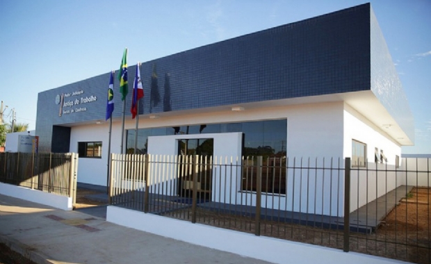Fazenda é condenada a pagar R$ 100 mil e pensão a viúva de vaqueiro que morreu após cair de burro