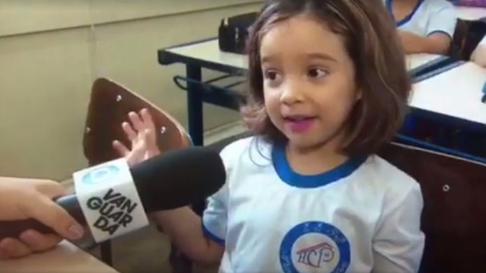 GAROTINHA DÁ SHOW DE SIMPATIA E REPÓRTER DA GLOBO TEM CRISE DE RISOS; ASSISTA