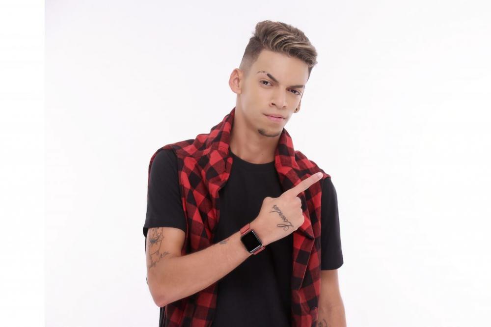 Devinho Novaes reforça time do casting Teo Santana Produções