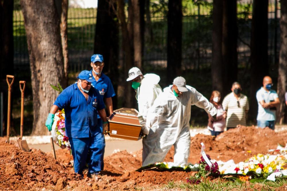 Brasil registra 631 mortes por covid-19 em 24h e passa de 72 mil