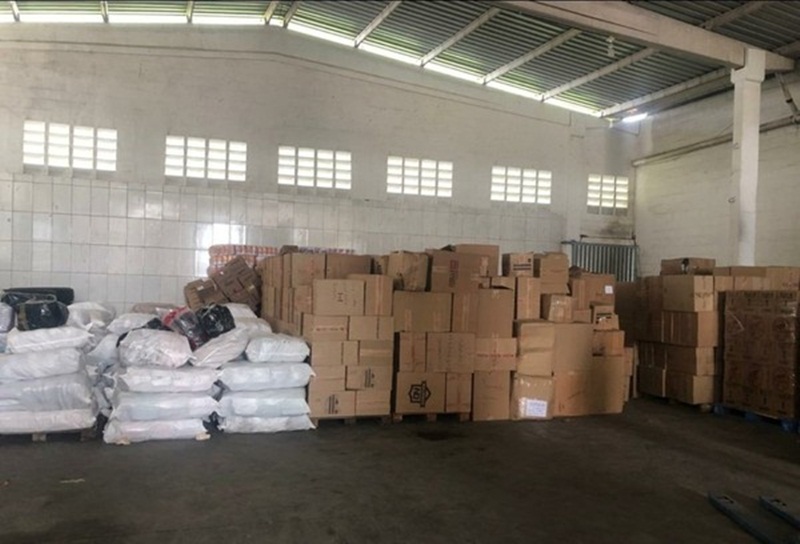 Polícia apreende mais de 30 mil calçados e bolsas falsificadas na Bahia; produtos são avaliados em R$ 815 mil