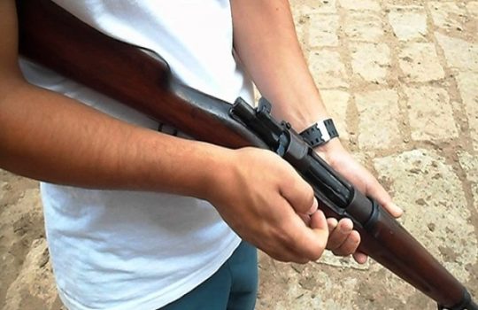 Homem tenta matar vizinhos e acaba matando a própria mãe com tiro de espingarda em Andorinha
