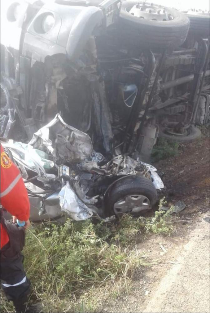 EUCLIDES DA CUNHA-BA: BATIDA ENTRE UM CARRO E UM CAMINHÃO DEIXA QUATRO PESSOAS MORTAS NA BR-116; VÍTIMAS ERAM DA REGIÃO DO POV. CARAÍBAS (CHORROCHÓ-BA) 