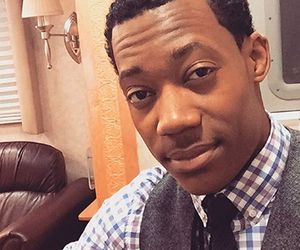Astro de ‘Todo Mundo Odeia O Chris’ revela doença em post emocionante