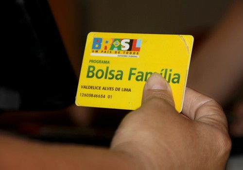 STF mantém decisão que proíbe cortes no Bolsa Família