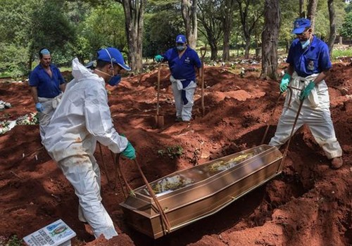 Brasil tem 892 novas mortes por Covid-19 e total de óbitos atinge 114.250