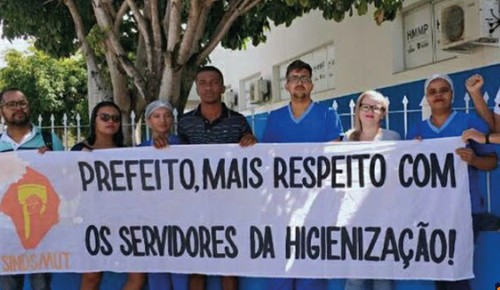 Servidores responsáveis pela Higienização de Hospital, entram em greve, em Tucano-BA