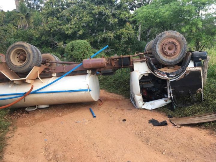Motorista fica ferido, após acidente com veículo da Prefeitura de Jeremoabo-BA