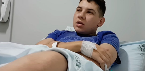 Sem esperança, jovem quer parar tratamento: “Se não vou viver feliz, prefiro morrer”