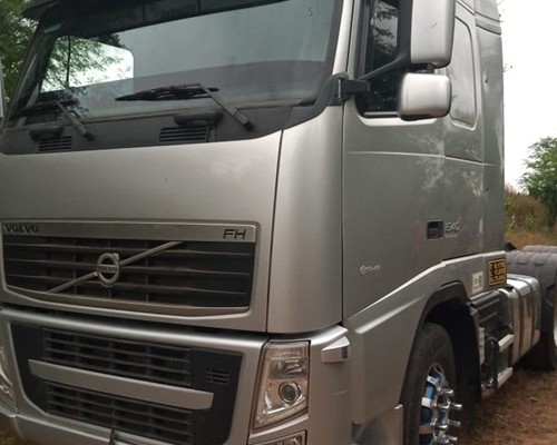 Carreta é encontrada abandonada na BR-235 no município de Jeremoabo-BA