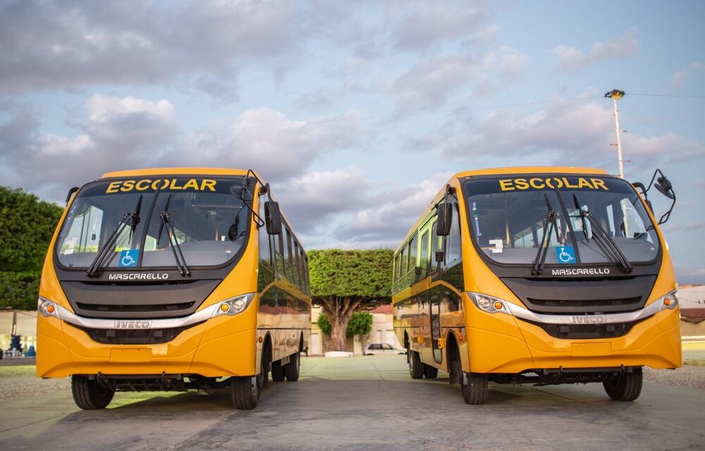 Uauá recebe dois ônibus escolares 0km