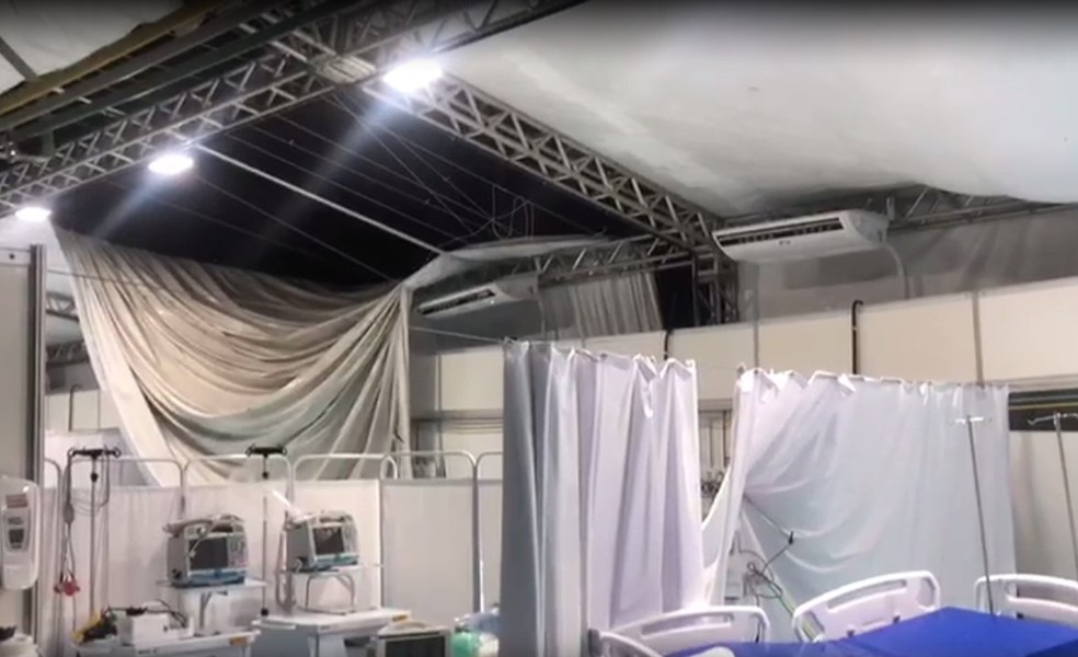 Após forte chuva em Petrolina, parte da estrutura do Hospital de Campanha do Estado desaba