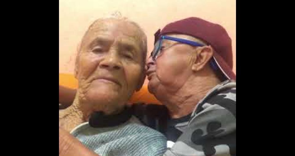 Mãe de Jotinha é internada com suspeita de Covid-19