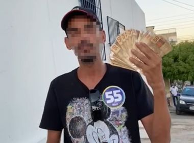 Canudos: Homem joga dinheiro para apoiadores em comemoração de campanha