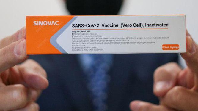Primeiro lote da CoronaVac com 120 mil doses chega ao Brasil