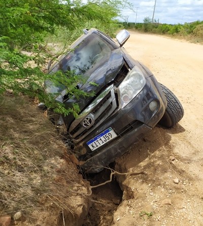Prefeito eleito de Macururé sofre acidente de carro em estrada vicinal; 