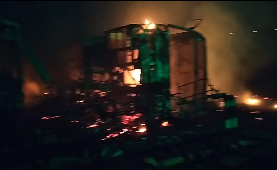 Incêndio destrói ferro velho e veículos na zona rural de Euclides da Cunha