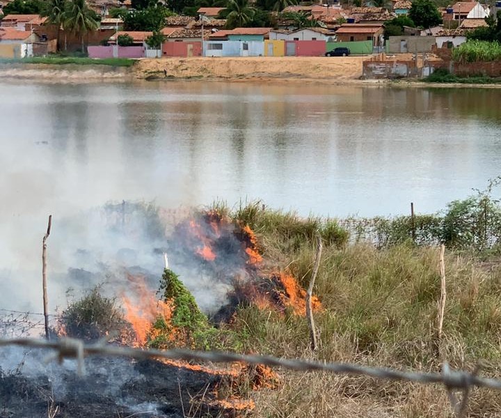 Homem é conduzido à Delegacia de Polícia Civil por promover queimadas, em Ribeira do Pombal-BA