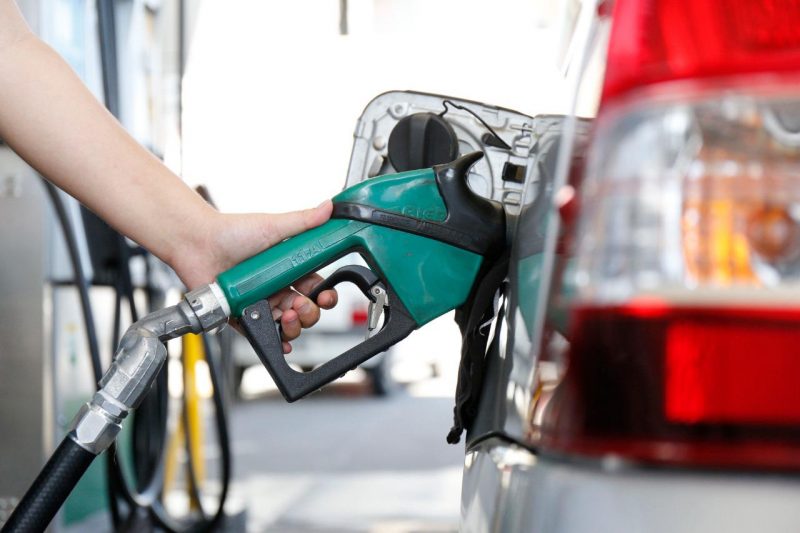 Litro da gasolina fica em média 23 centavos mais caro a partir desta sexta