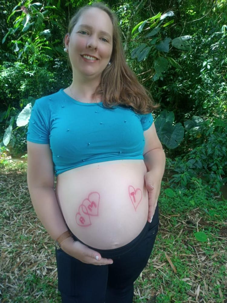 Mãe é intubada com Covid-19 e infecção no pulmão um dia após dar à luz a trigêmeos