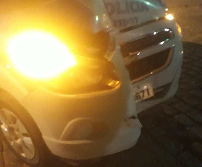 Viatura da Polícia Civil de Uauá se choca em poste no momento em que realizava diligências para capturar veículo furtado