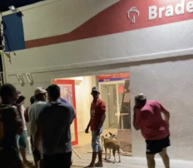 Bandidos assaltam Banco Bradesco em Abaré-BA