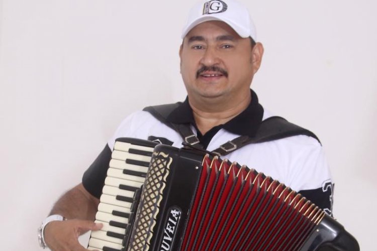Dedim Gouveia, cantor e sanfoneiro, morre aos 61 anos com Covid-19, em Fortaleza