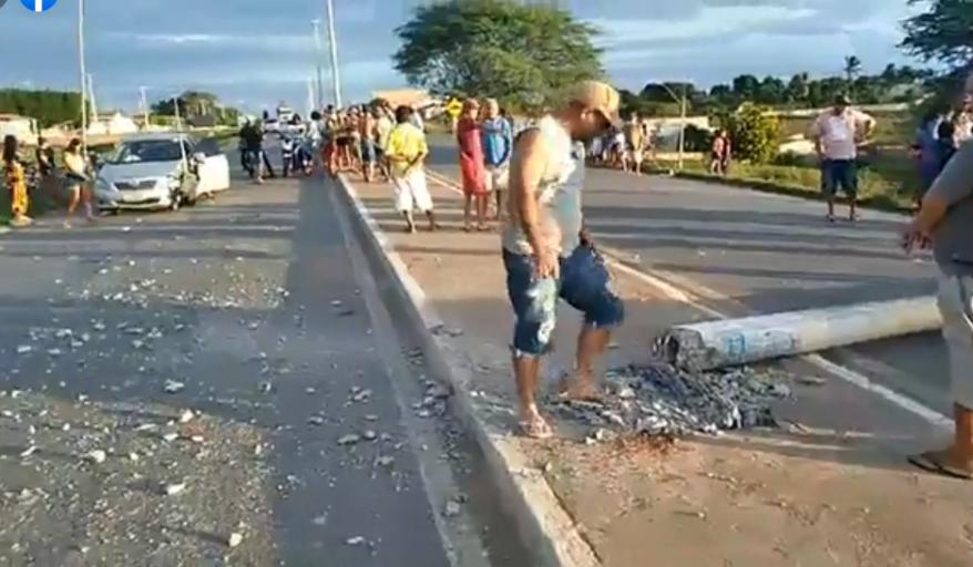 Acidentes simultâneos na BR 116/Norte e BA 220, em Euclides da Cunha