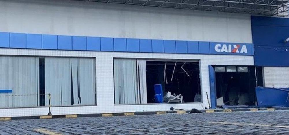 Bandidos explodem agência no Largo do Tanque e fazem refém; é o 20º ataque na Bahia em 2021