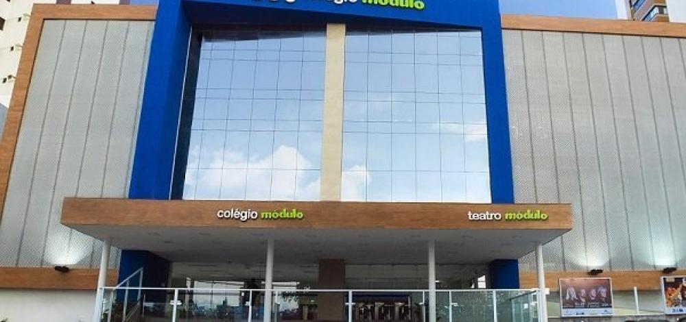 Movimento cresce e mais escolas particulares desistem da volta às aulas na segunda